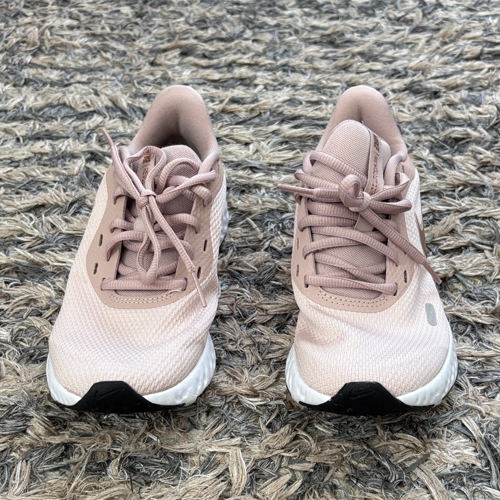 Nike Women's Blush and Black Running Sneakers, Size 6 - Picture 6 of 10
